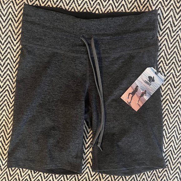 NWT Rabbit Women's EZ Short Tight 7'' Black Charcoal Biker Shorts Size XS - Picture 1 of 7